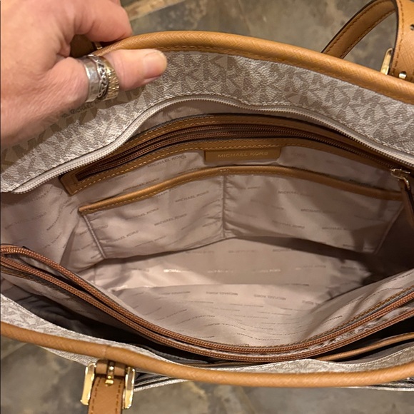 MICHAEL Michael Kors Cream and Tan Tote Set - Picture 10 of 13